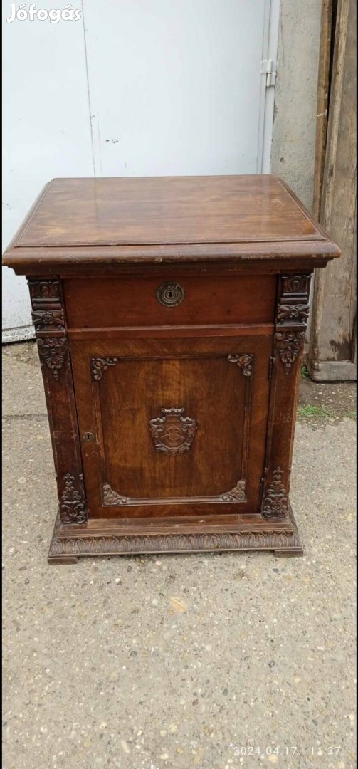 Antik komód régi szekrény klasszikus bútor neobarokk kaszli 
