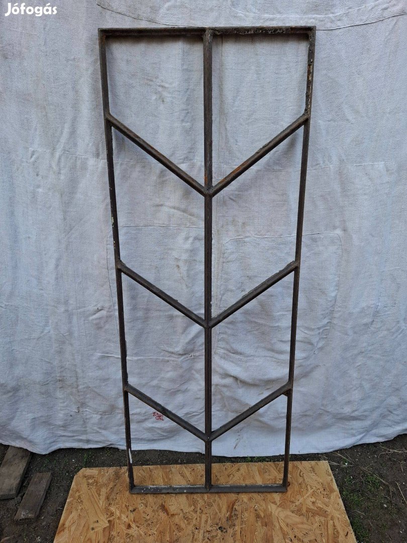 Antik kovácsoltvas ablak