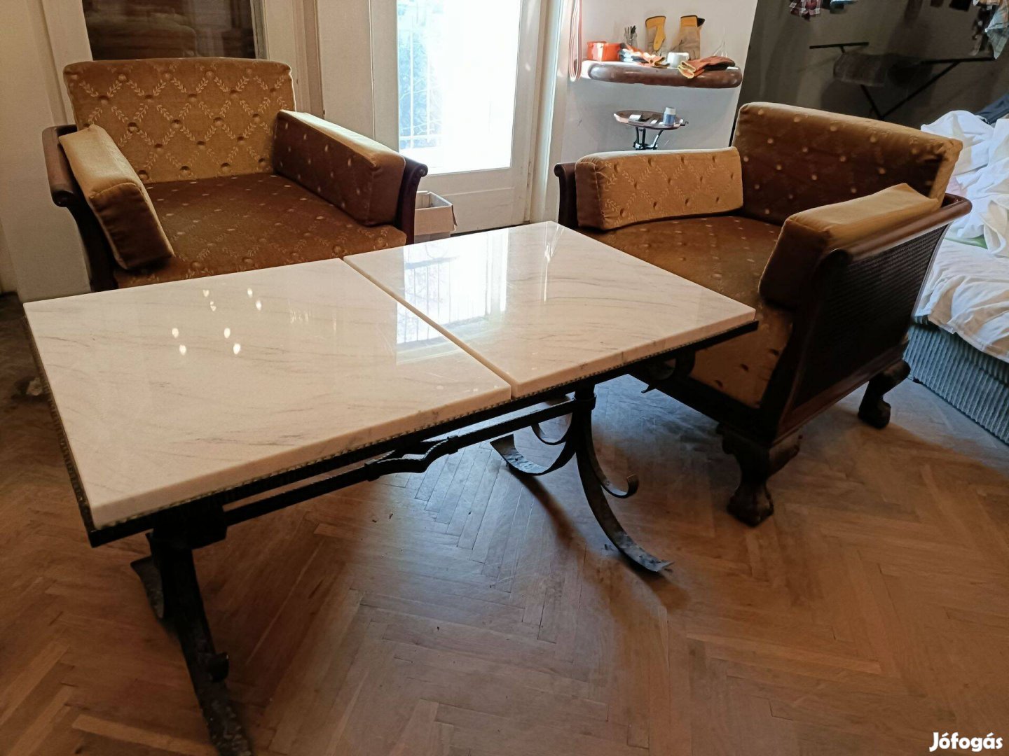 Antik kovácsoltvas asztal márványlapokkal eladó 110 cm * 61,5 cm