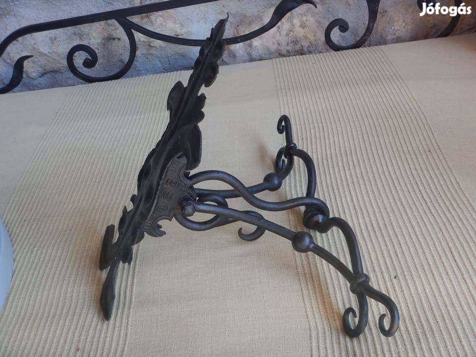 Antik kültéri kovácsoltvas virágtartó ritkaság , felújítva