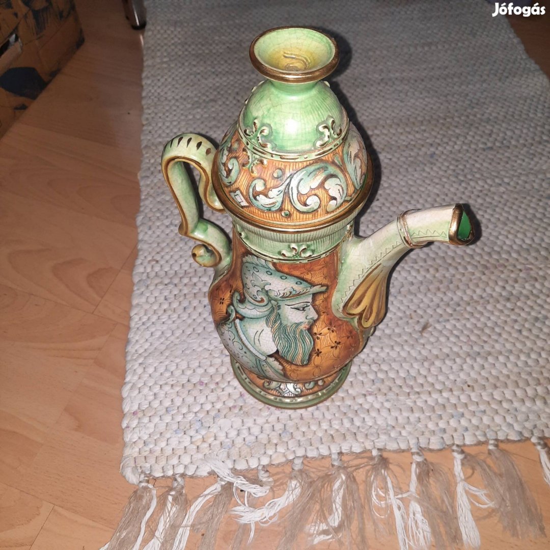 Antik majolika kancsó