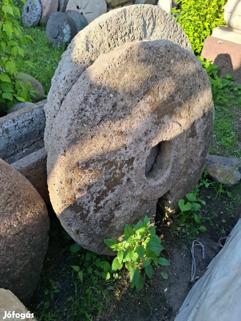 Antik malomkő