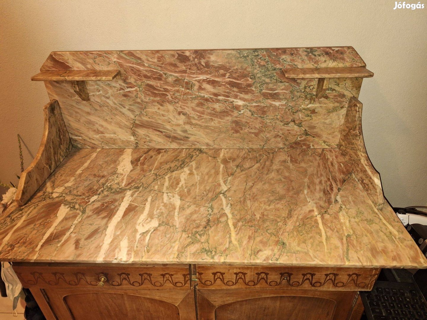 Antik márványasztal