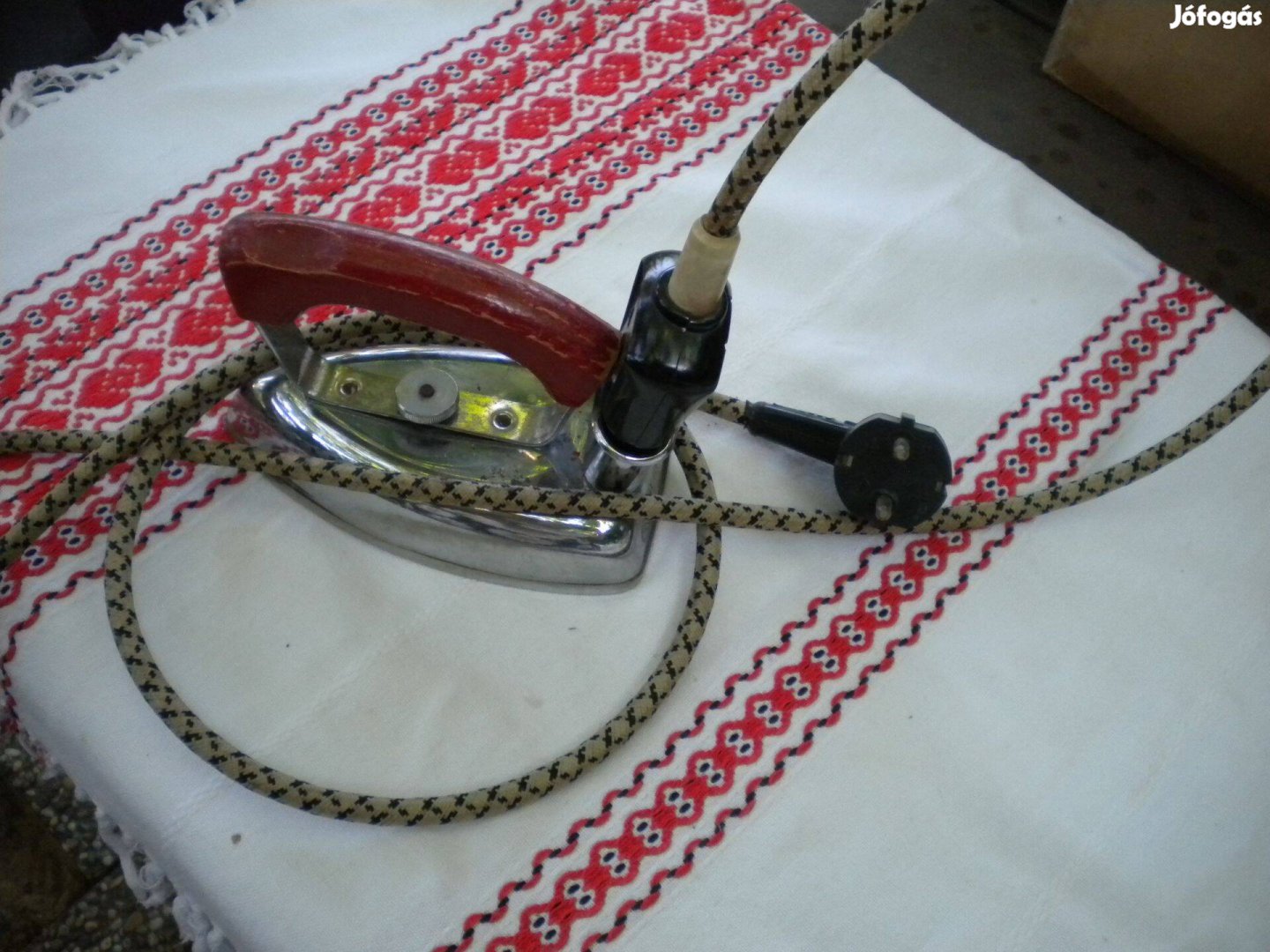 Antik mini vasaló működő állapotban gallér vasaló úti vasaló