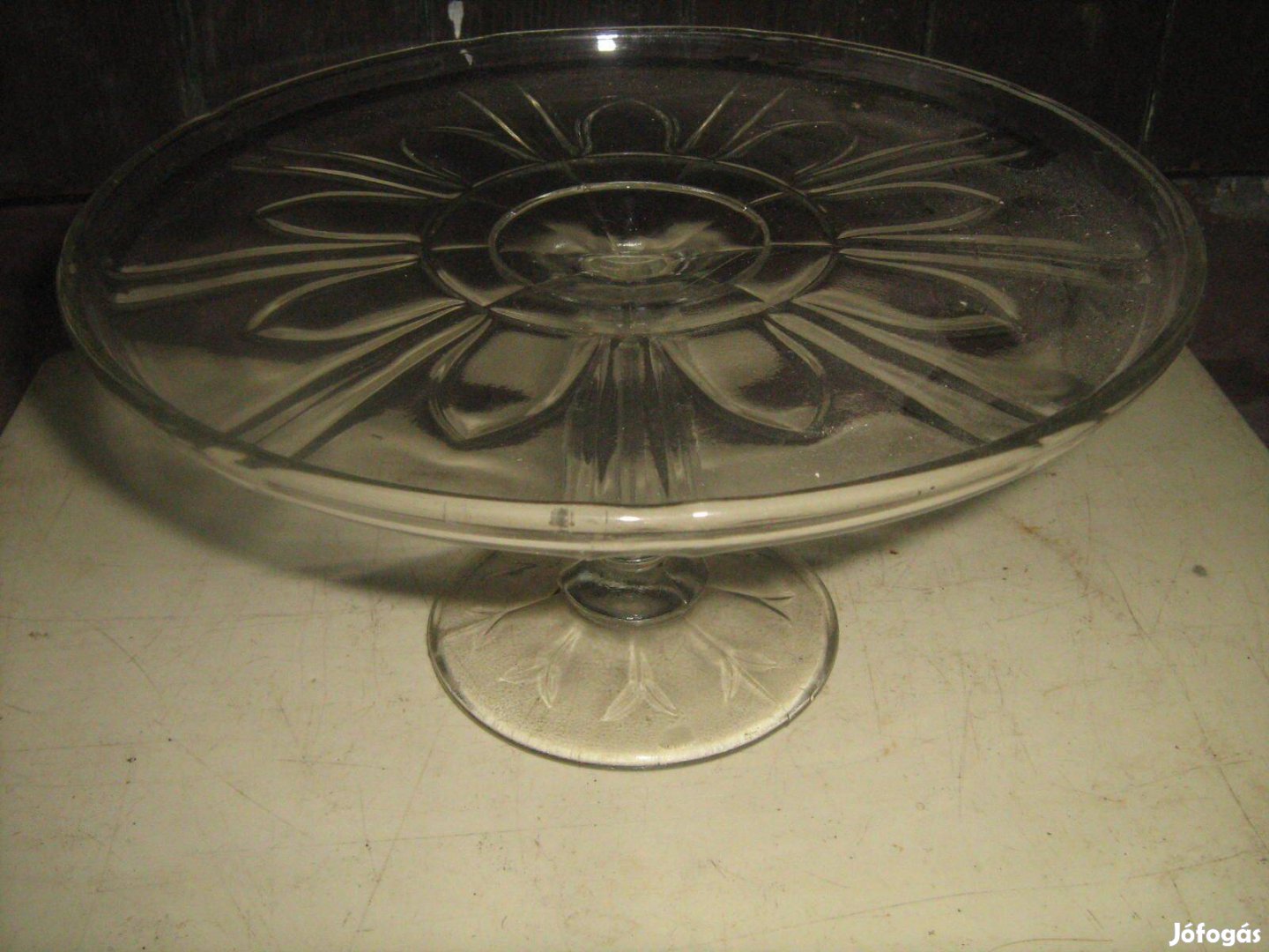 Antik minimal stílusú talpas üveg tortatál átm 24cm
