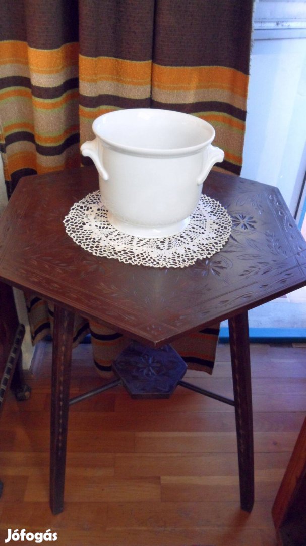 Antik míves kézi faragású 3 lábú minőségi hatszög konzol asztalka