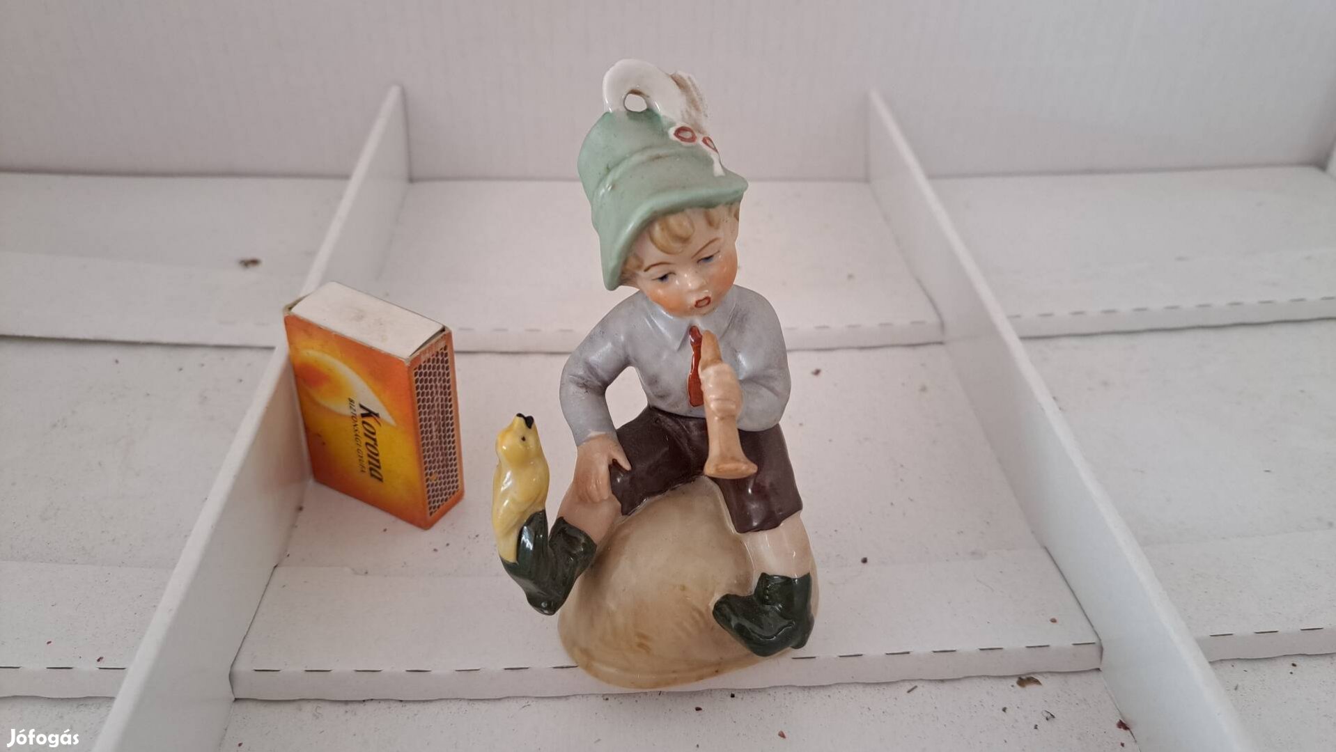 Antik német furulyázó gyermek porcelán