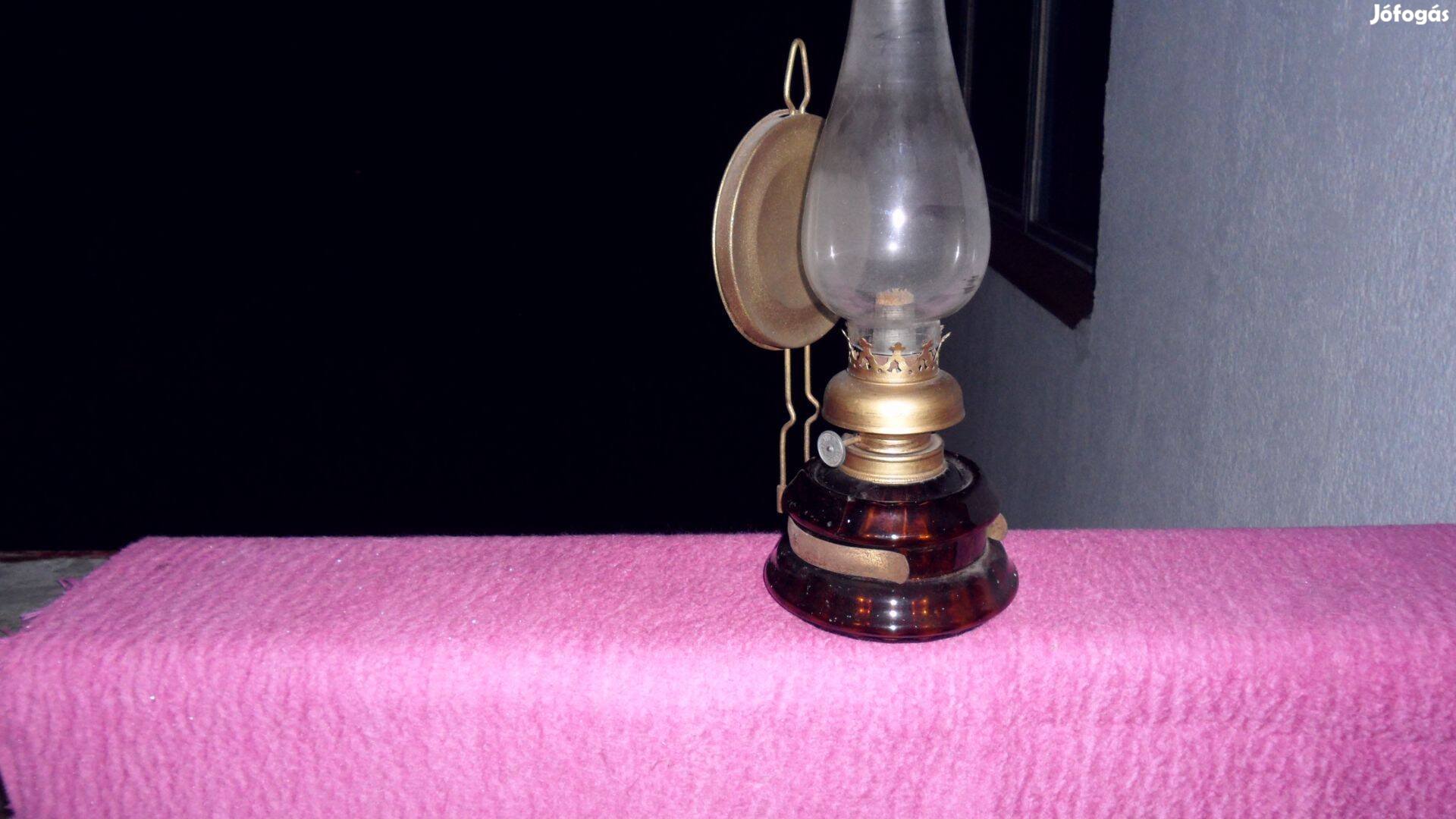 Antik petróleum lámpa üvegtestű kör égőfejes "míves" 1 réz foglalatos