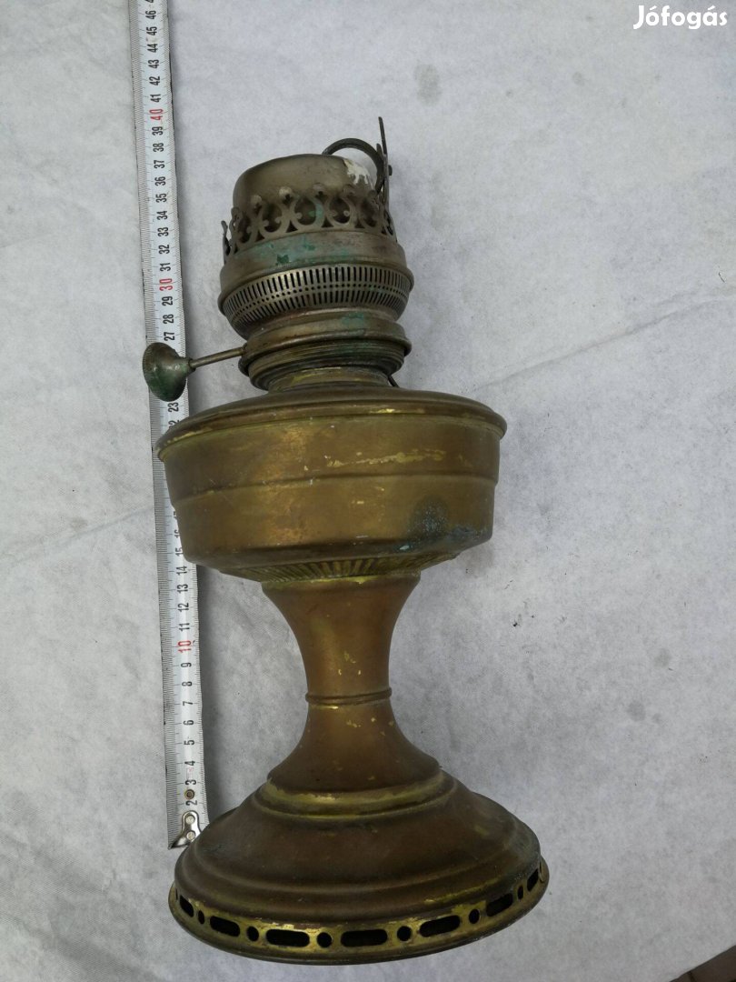 Antik petróleumlámpa