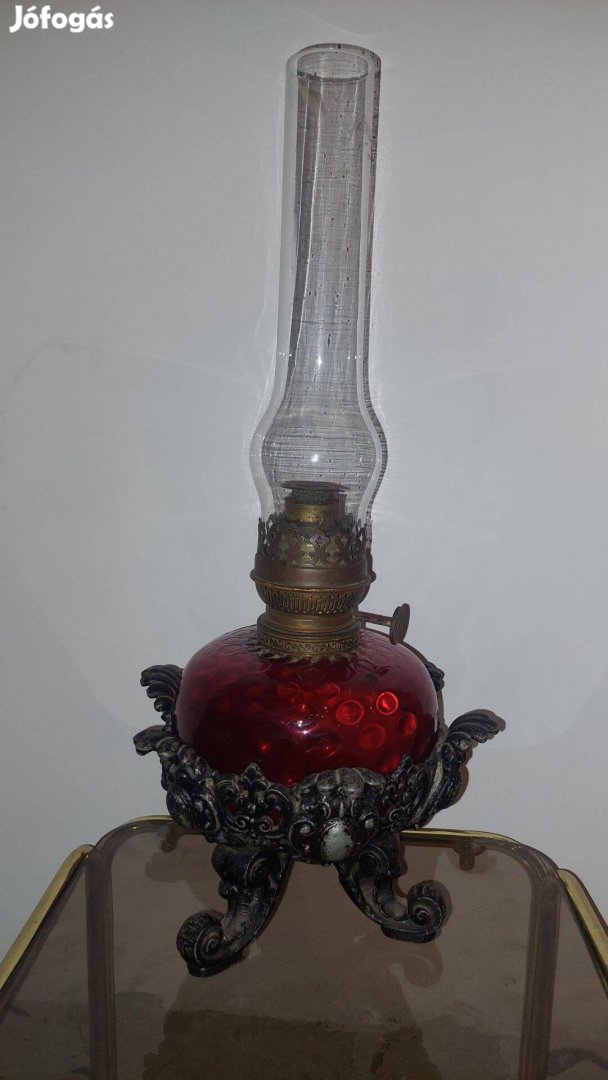 Antik petróleumlámpa bíbor színű, nagyobb méretű üveg
