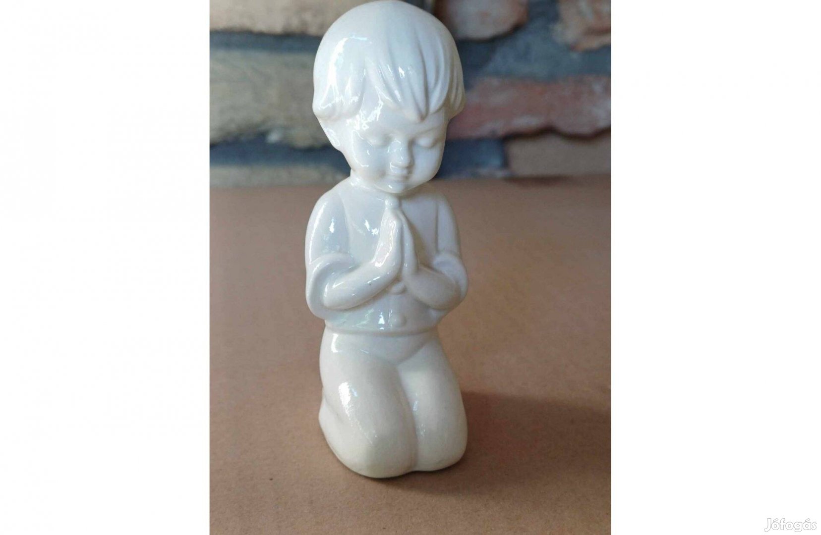 Antik porcelán imádkozó fiúcska
