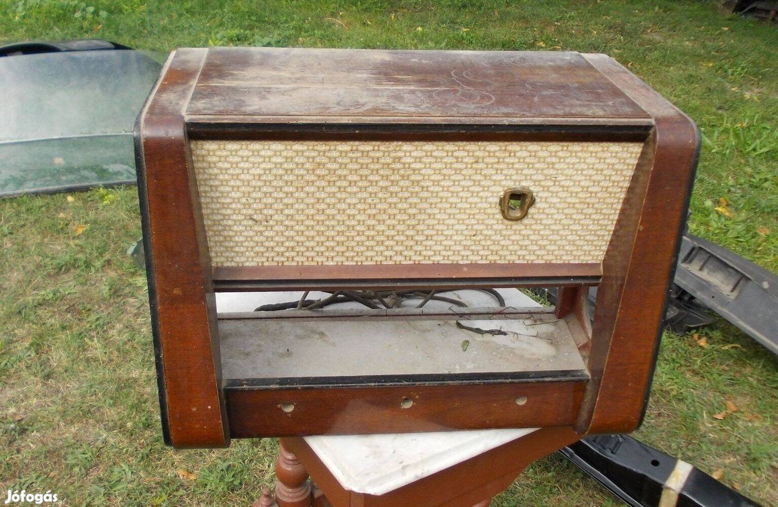 Antik rádió doboza