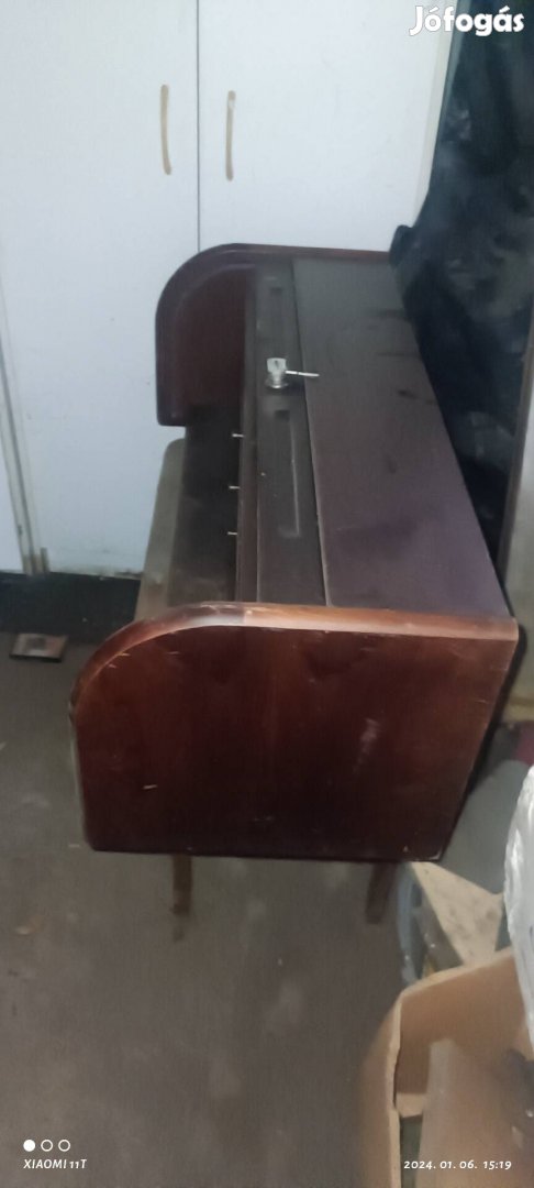 Antik redönyös, fiókos komód tető. Felújításra.