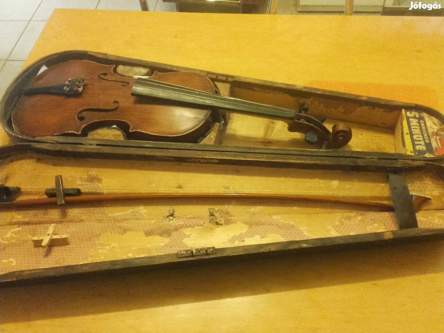 Antik régi hegedű