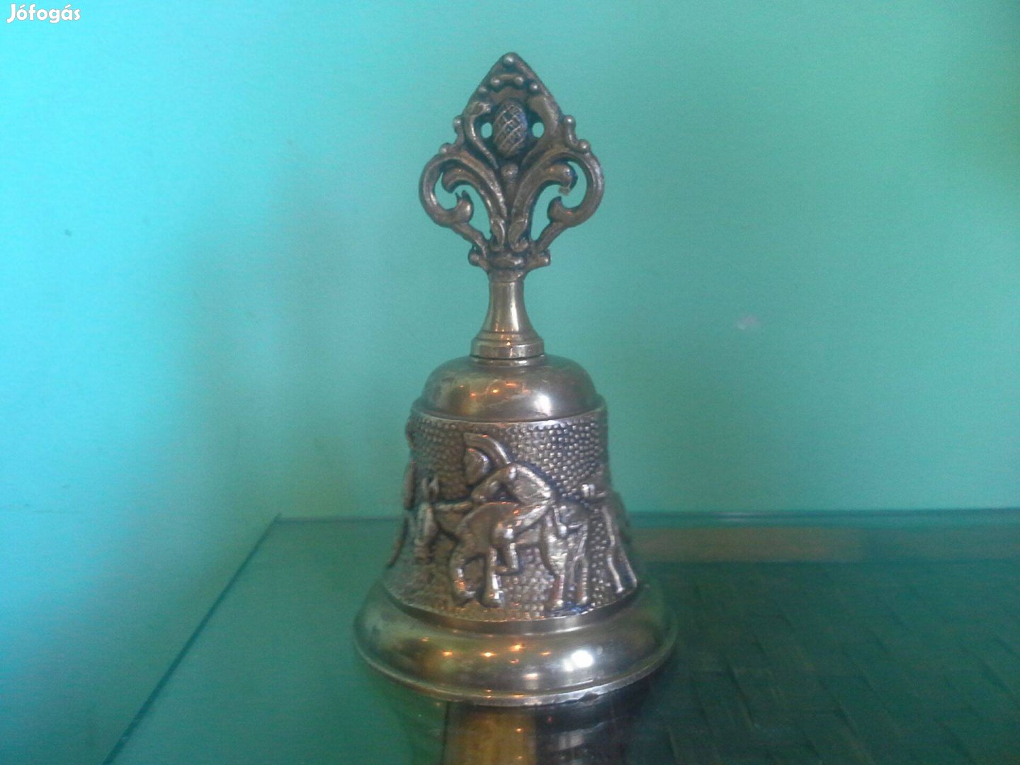 Antik régi patinás bronz réz csengő figurával kolomp harang csengettyű