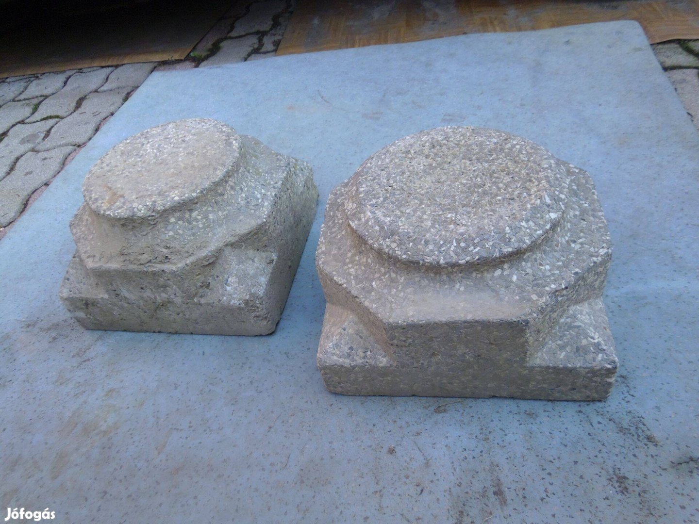 Antik régi tornácos parasztház díszes műkő oszlop talapzat