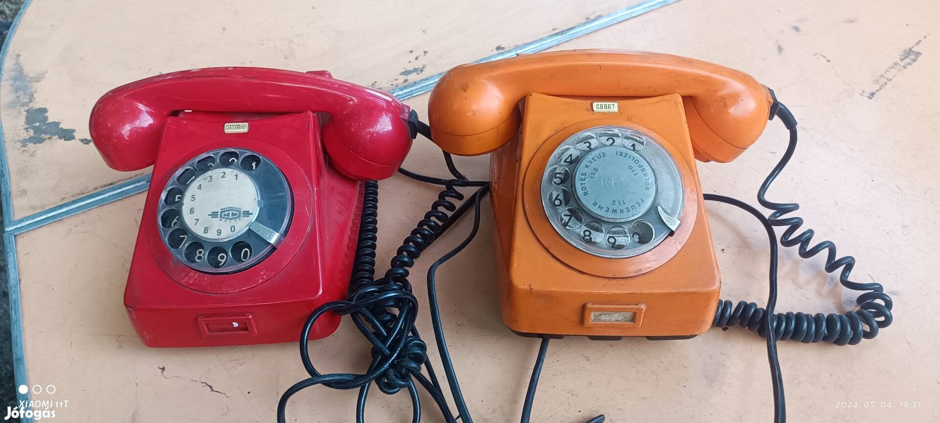 Antik retro színes vonalas telefon 3 db. Posta 