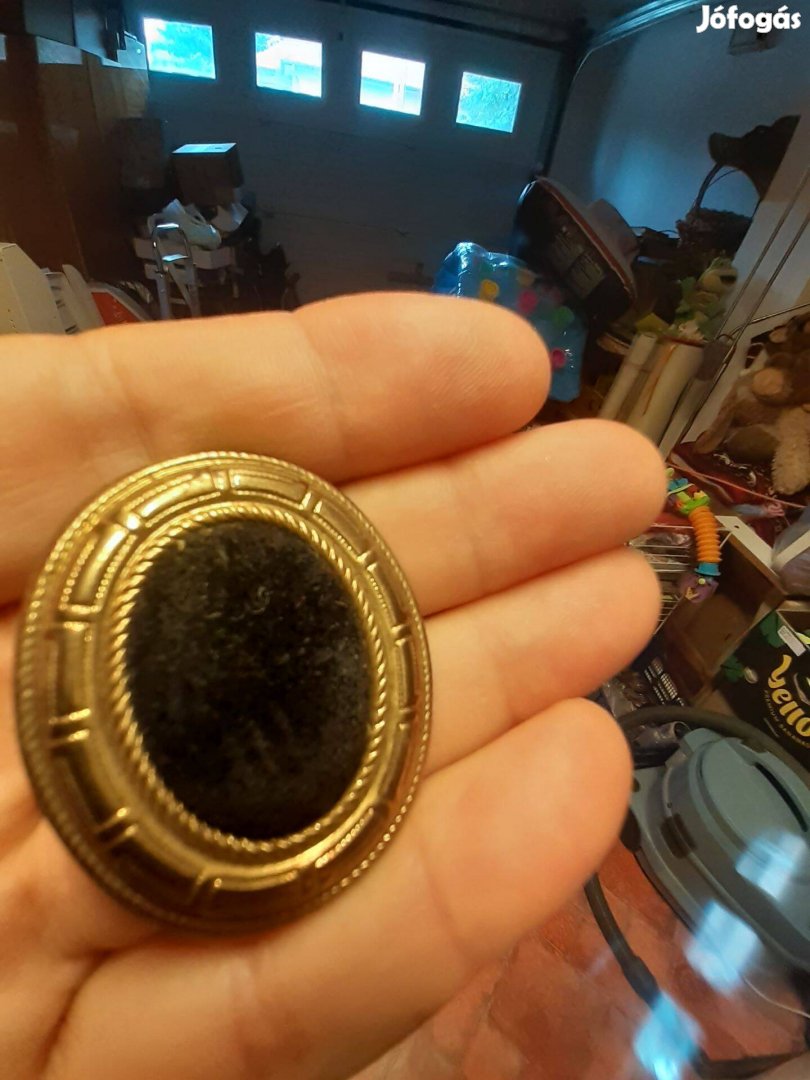 Antik réz és bársony nagy méretű 5cm kitűző bross különleges