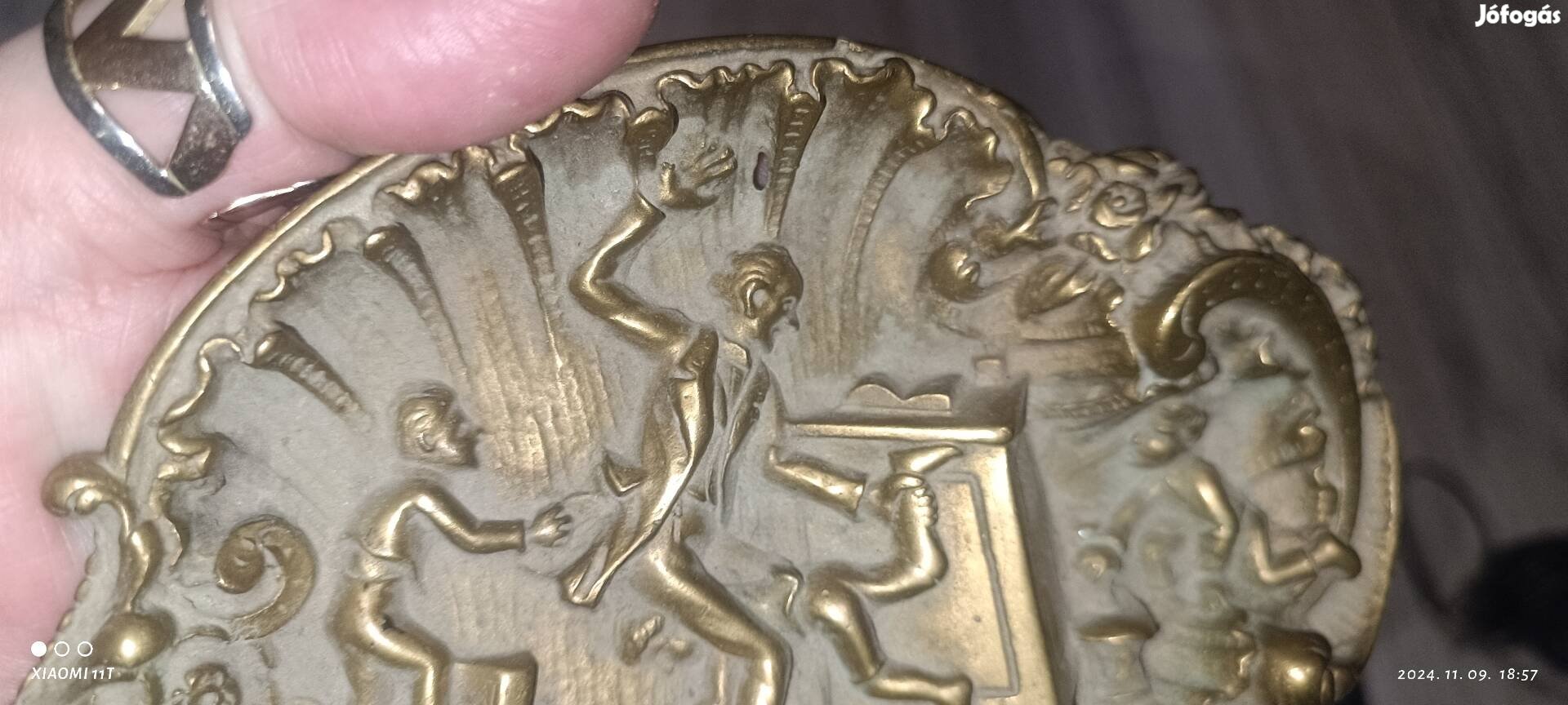 Antik réz tálka érdekes részletgazdag 1900 körüli jelenet. Posta 