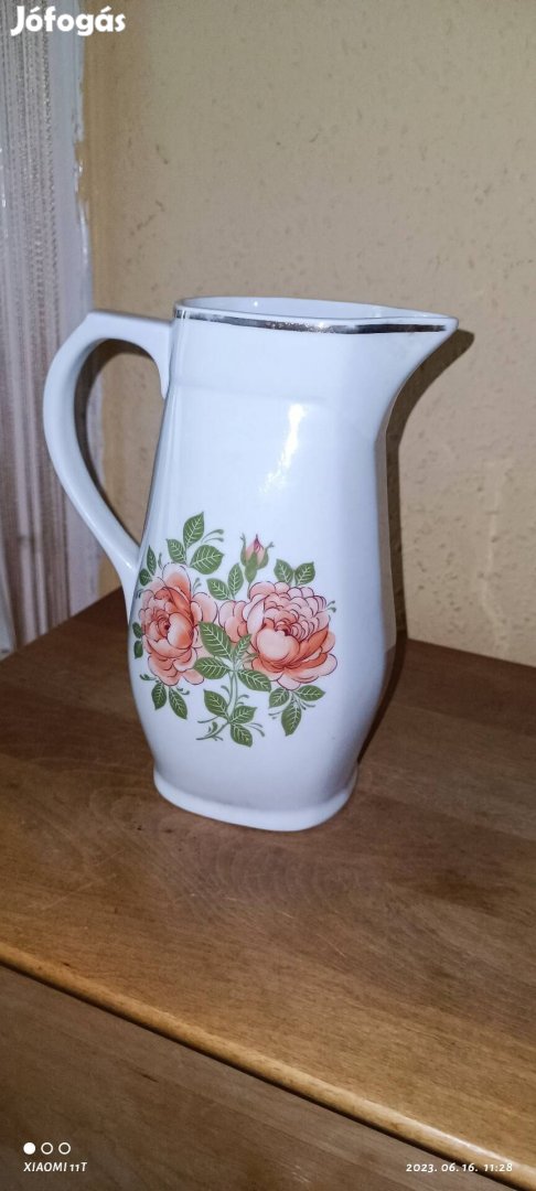 Antik stílusú Zsolnay vízes kancsó. Szép hibátlan. Posta 