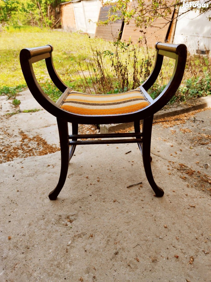 Antik szecessziós, különleges formájú kis szék / ülőke / szófa stabil,