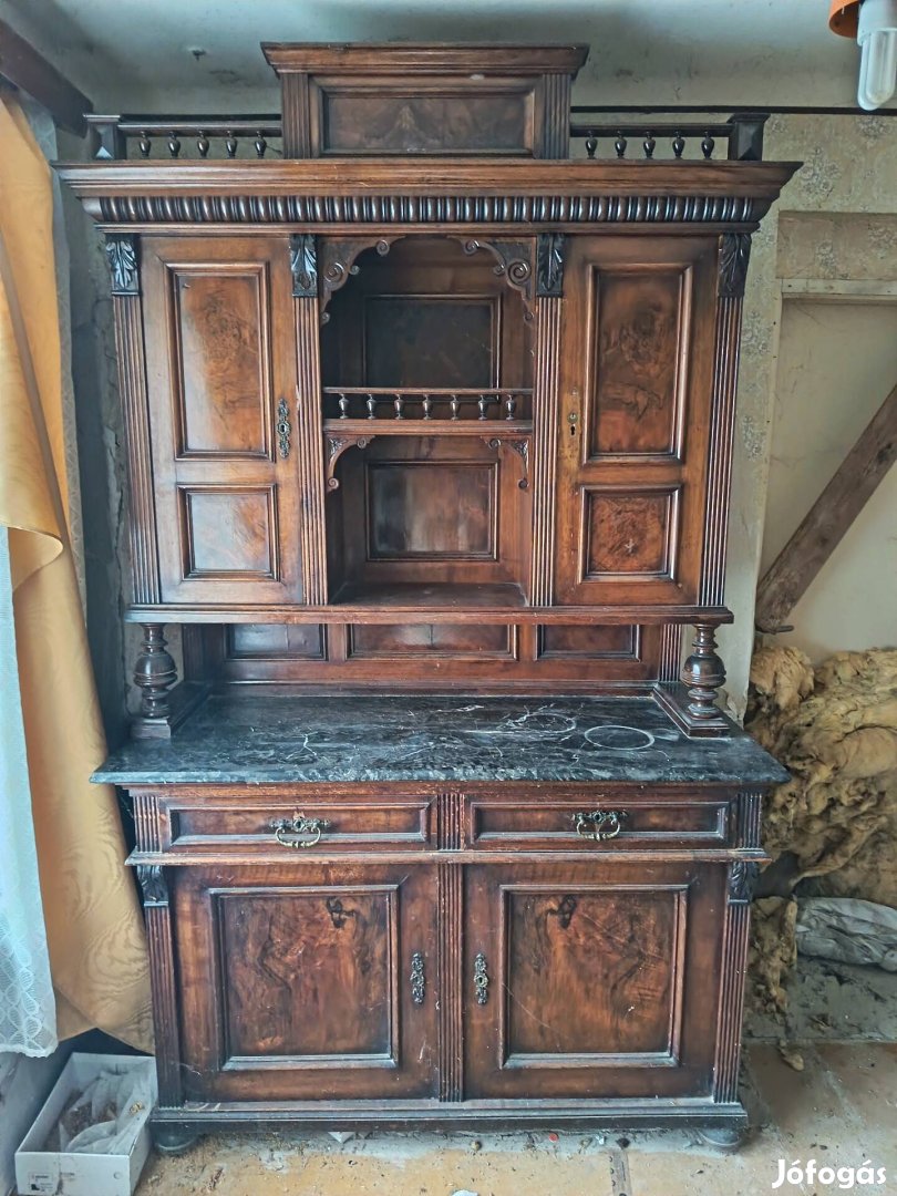 Antik tálaló szekrény