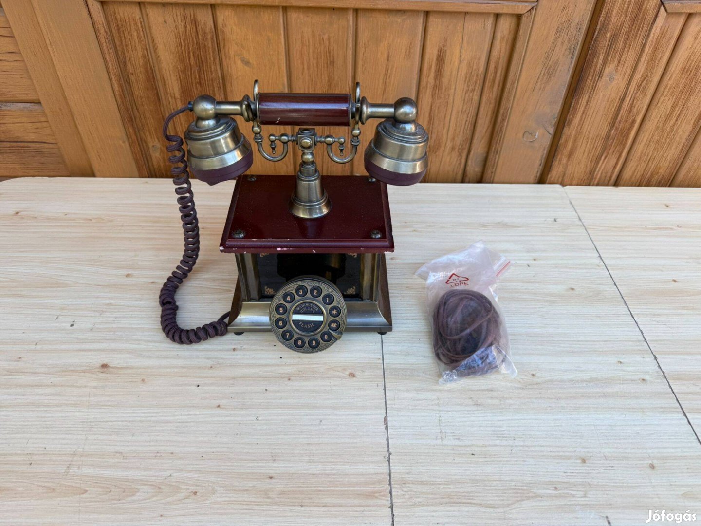 Antik tárcsás telefon