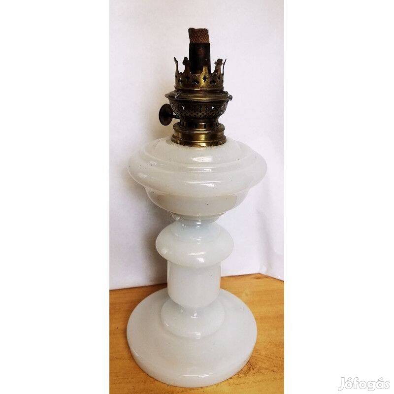 Antik tejüveg asztali lámpa, kifogástalan állapotban