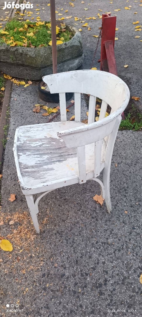 Antik thonet szék. Nem törött nem repedt de felújítandó. 