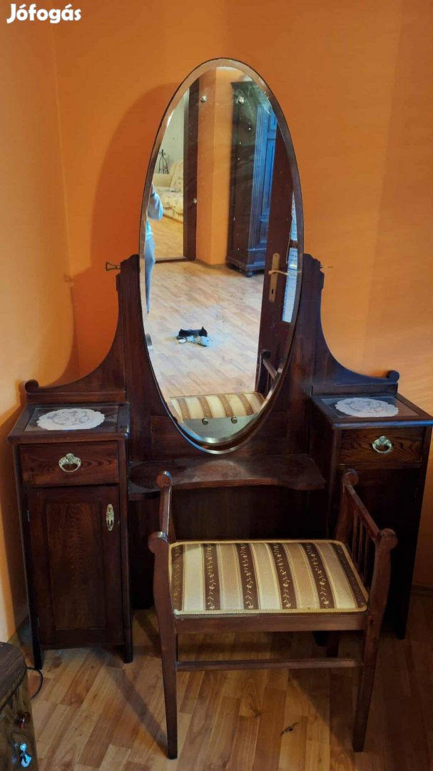 Antik toalett asztal