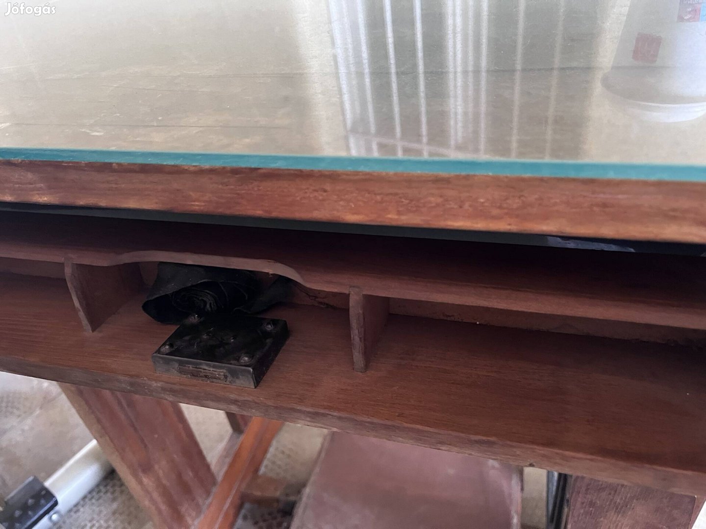 Antik varrógép asztal