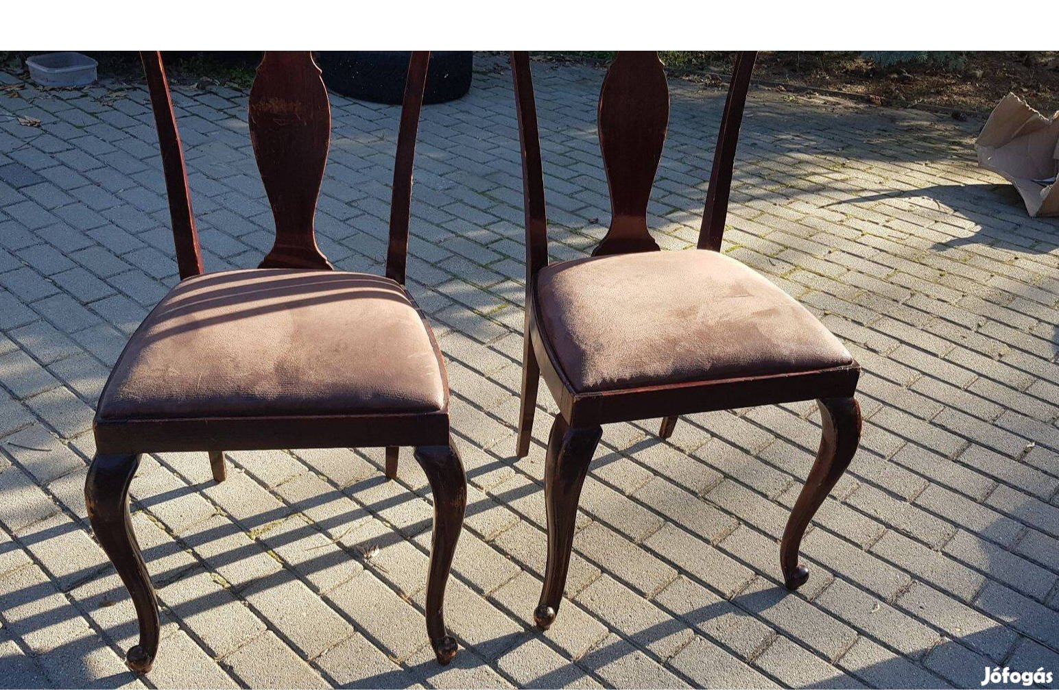 Antik velúrbőrborítású szék