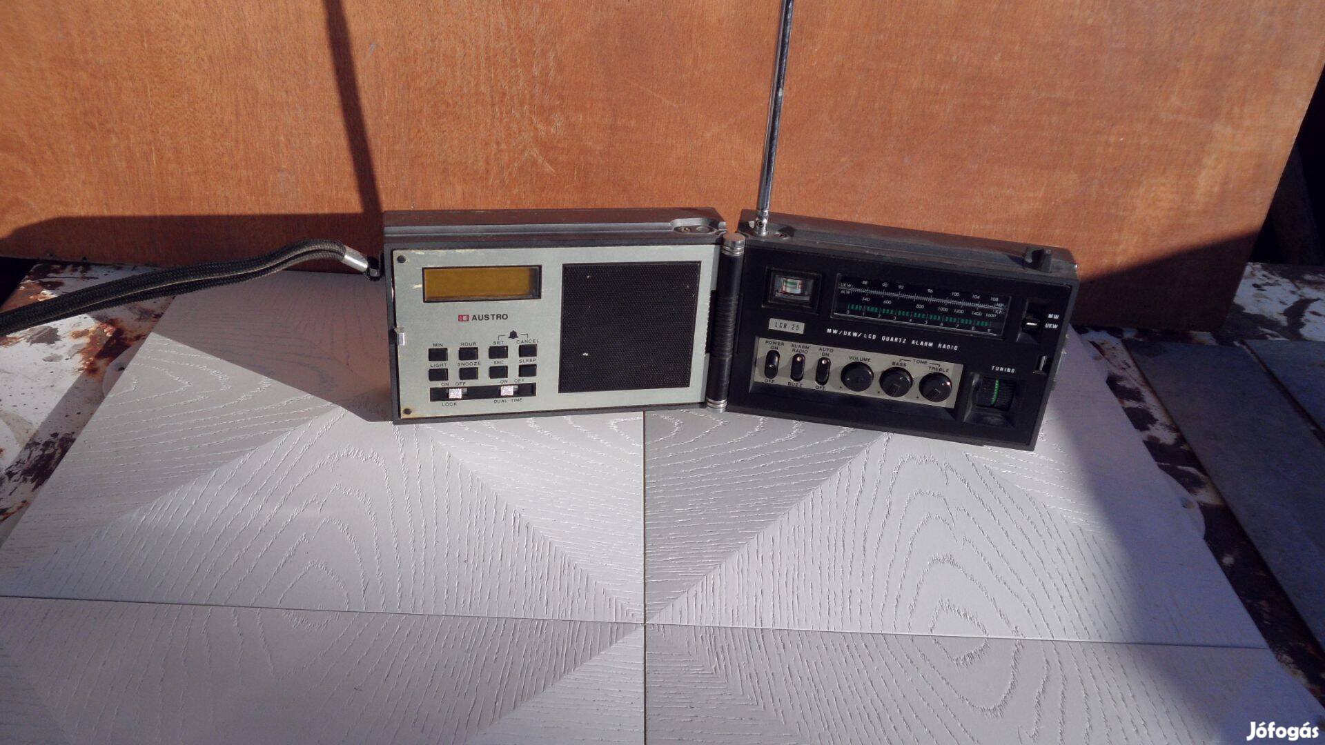 Antik világvevős egyedi táskába zsebbe nyitós kis rádió a