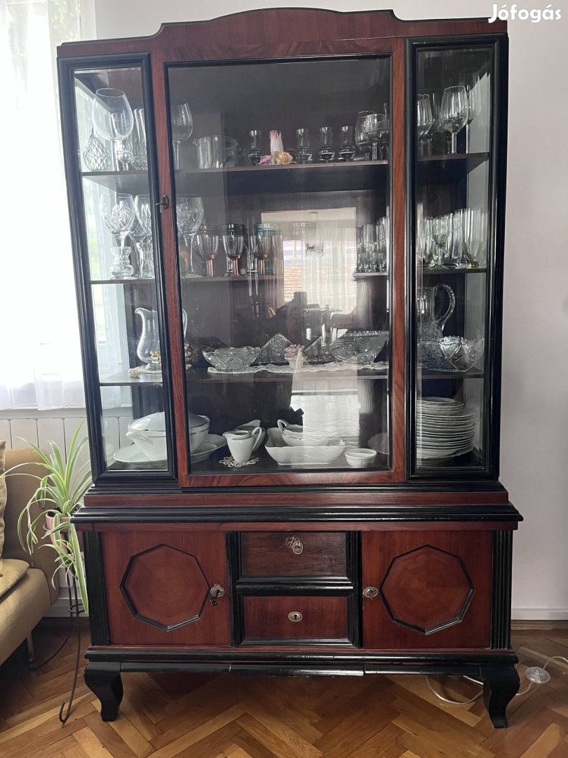 Antik vitrines szekrény
