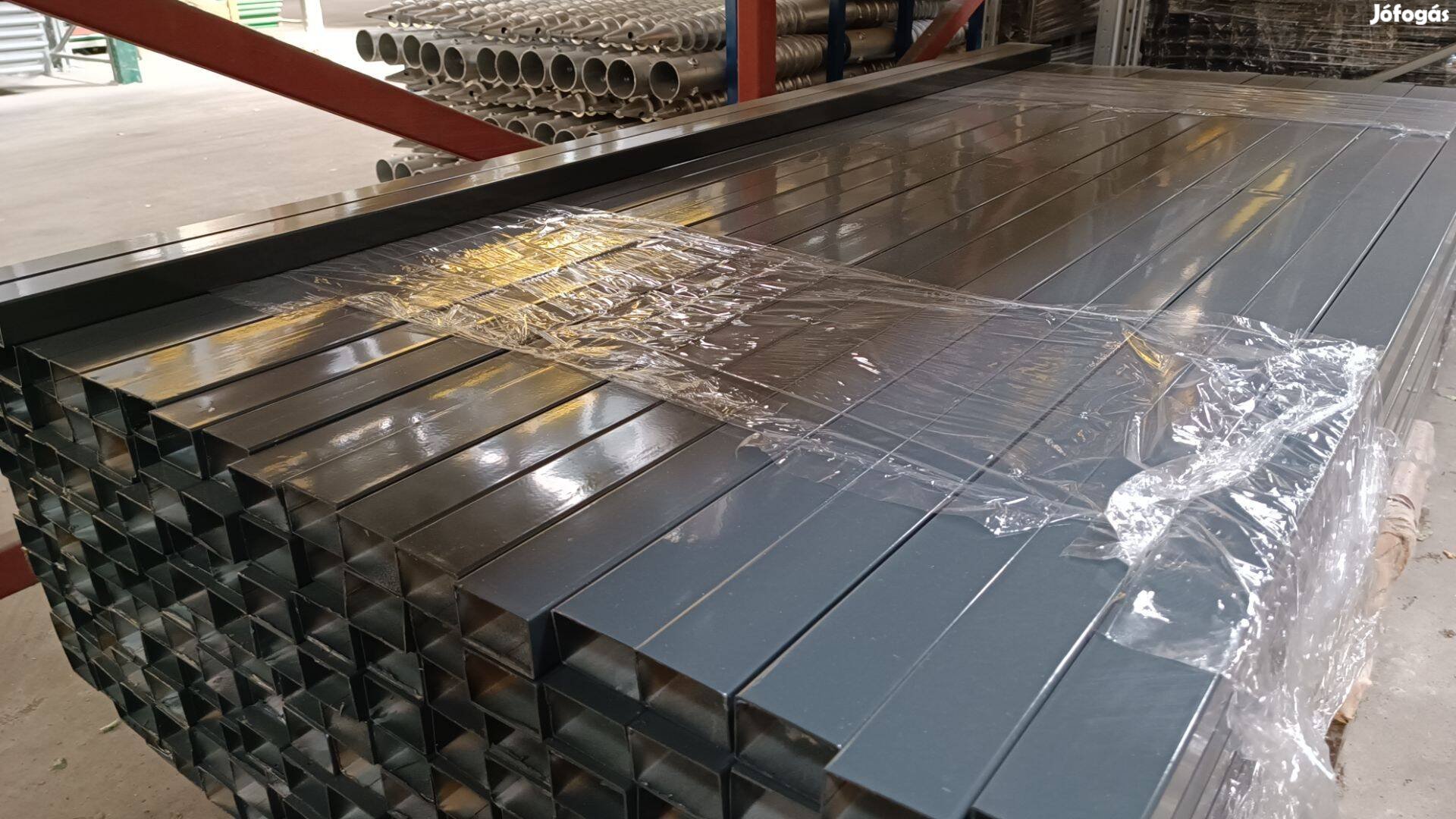 Antracit 60x40 zárt szelvény kerítésoszlop, kerítés acél oszlop 200 cm