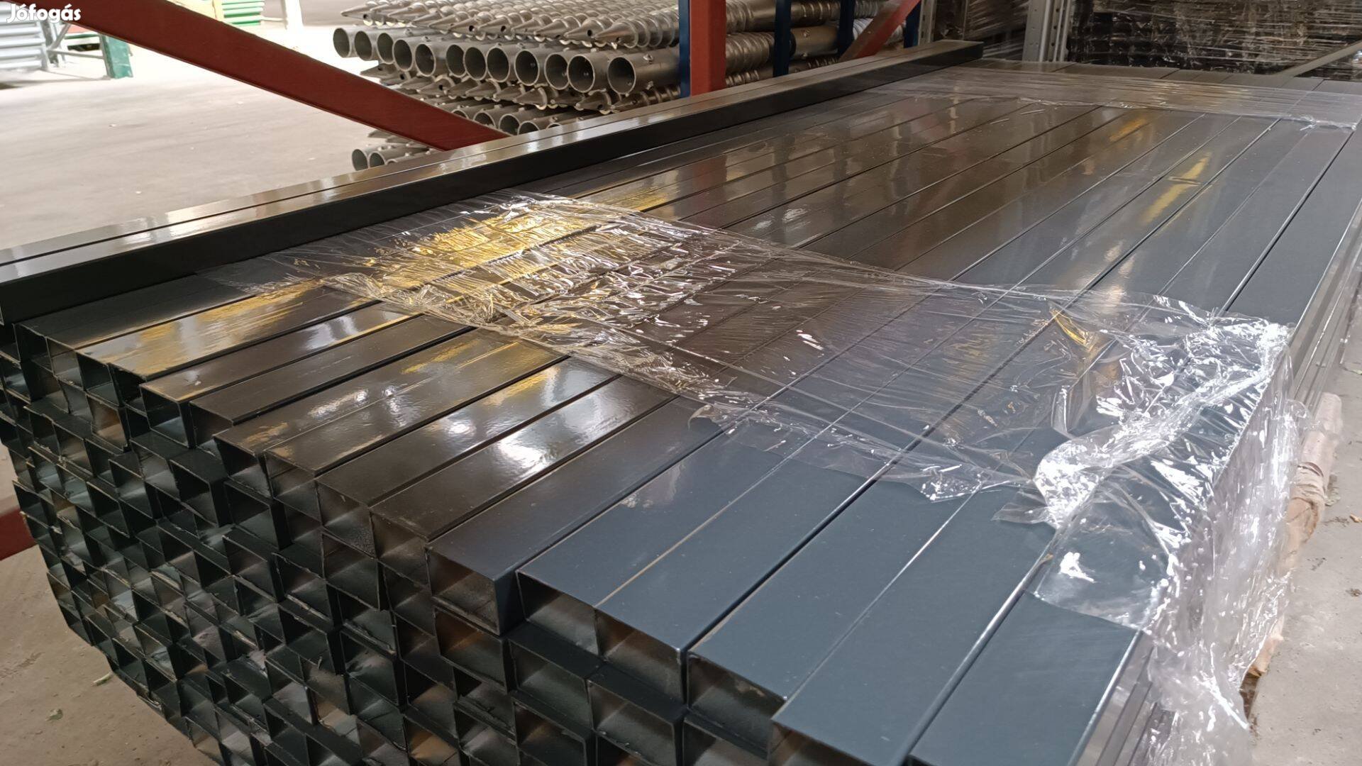 Antracit 60x40 zárt szelvény kerítésoszlop, kerítés acél oszlop 300 cm