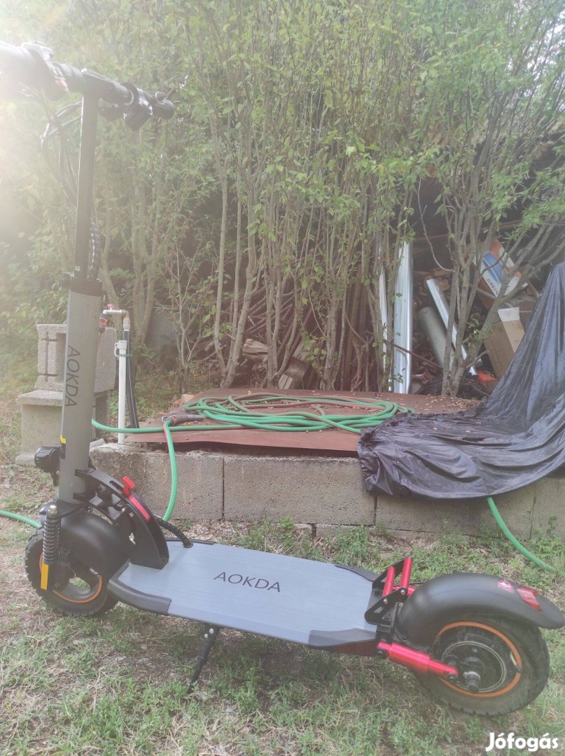 Aokda A1 800W teljesítményű Max. 45 km/H elektromos roller