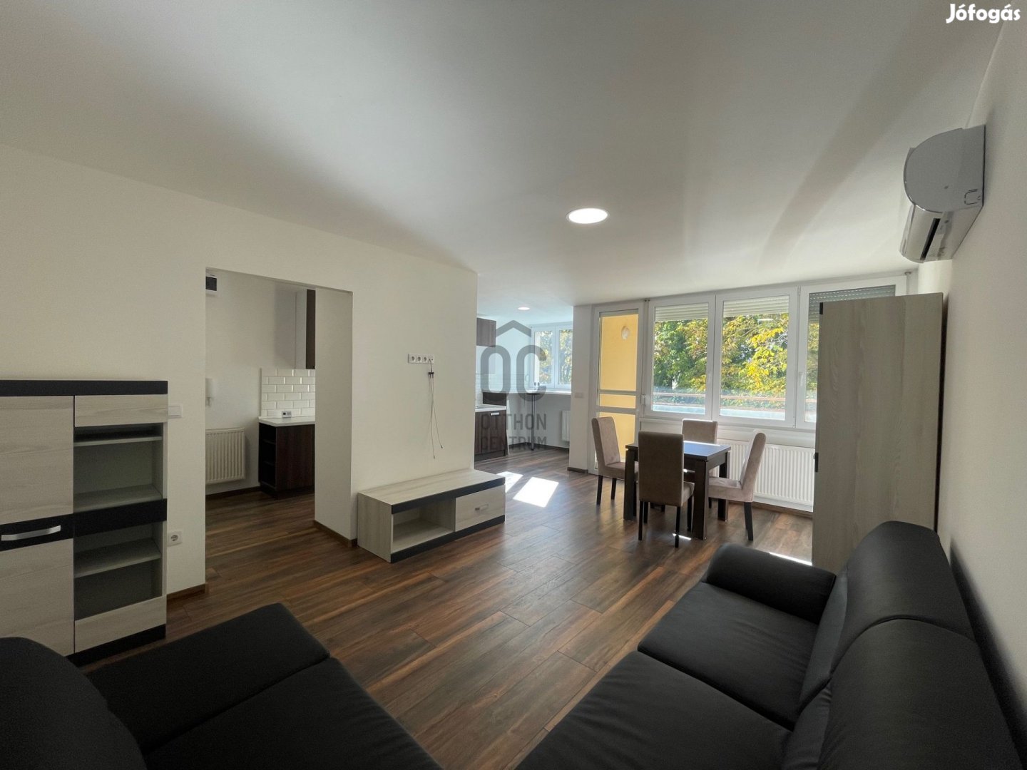 Apafi utcán felújított, I. emeleti lakás garázzsal eladó