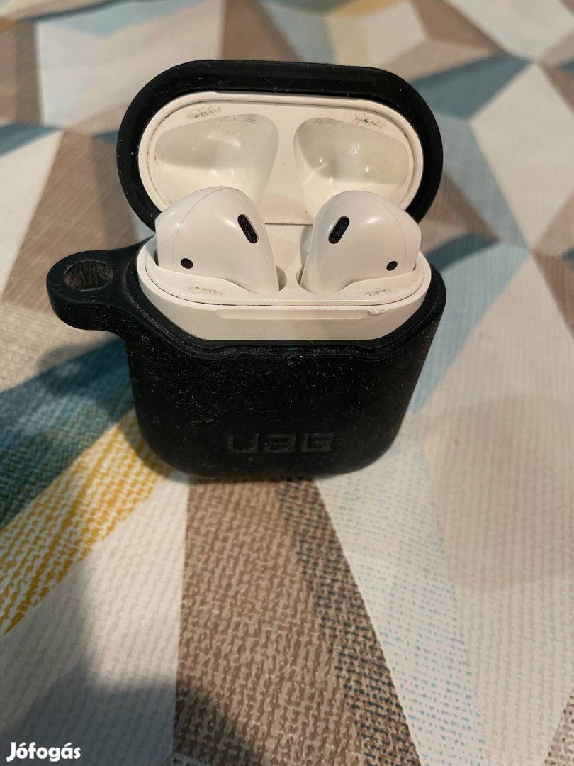 Apple Airpods 2. Gen Vezeték nélküli töltőtokkal