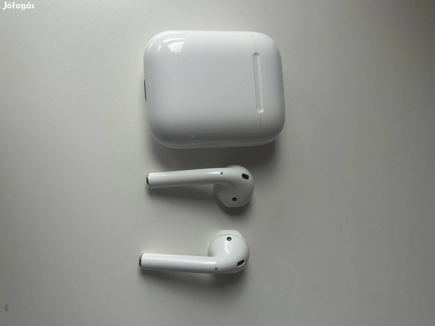 Apple Airpods. Bal oldali hibás