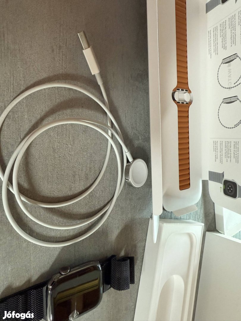 Apple I watch S7 45mm graphite + 2 apple szíj+ mágneses töltőkábel