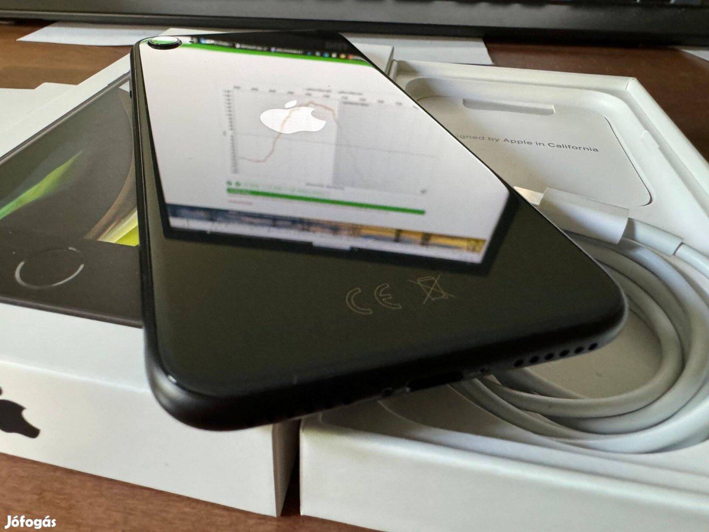 Apple Iphone SE2 eladó-2023-as Seria, minden tartozékával
