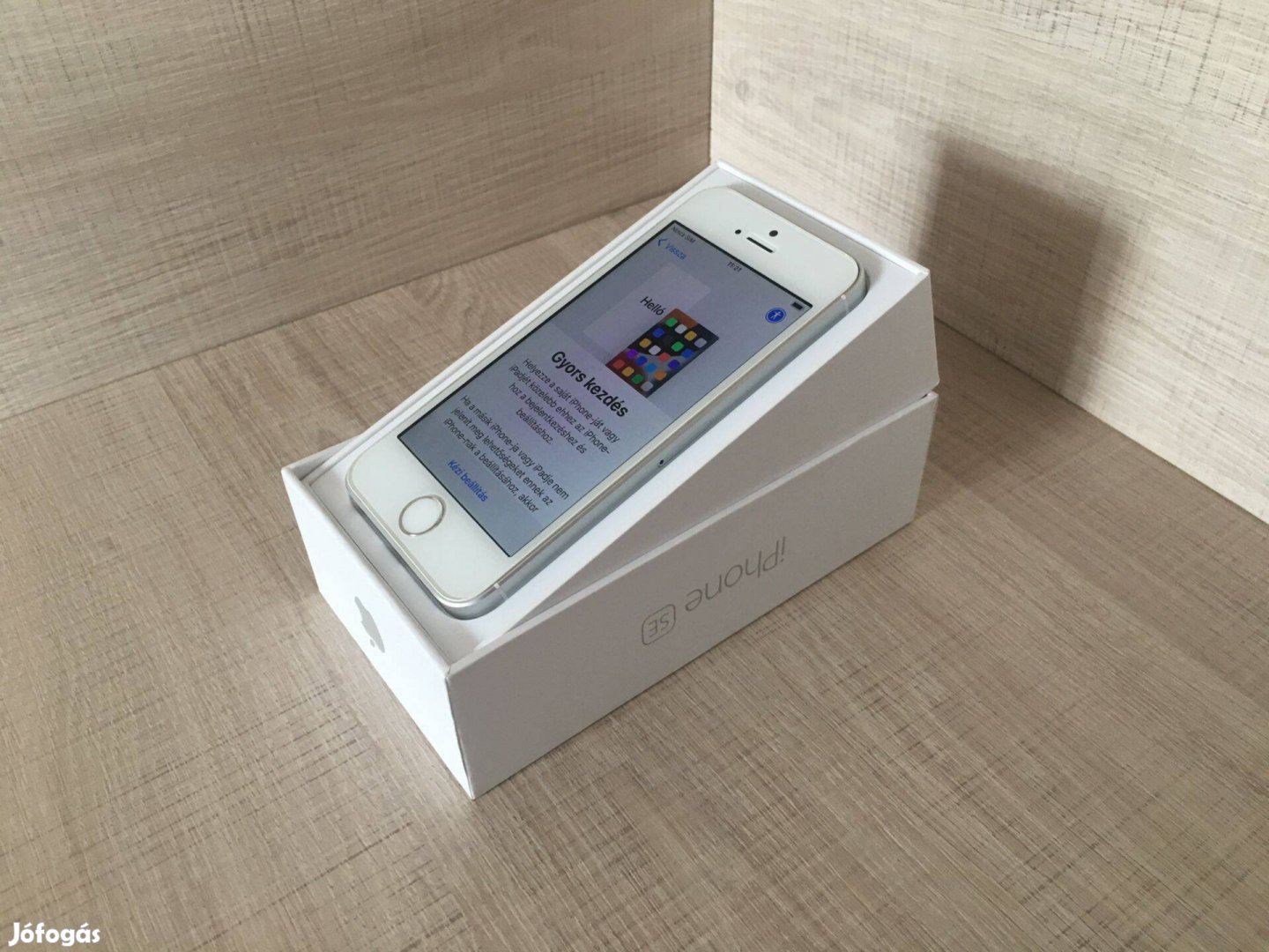 Apple Iphone SE (2016), Silver, 128GB, Újszerű, Akku 100%, + Extrák