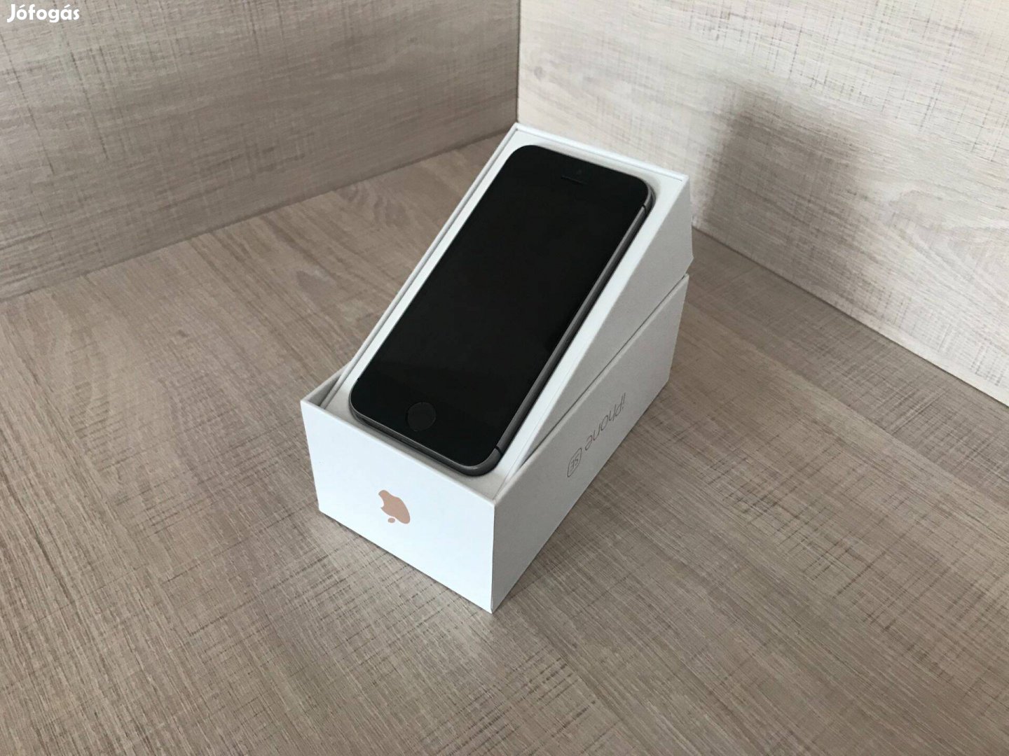 Apple Iphone SE, Space Gray, 32 GB, Újszerű, Ajándékokkal