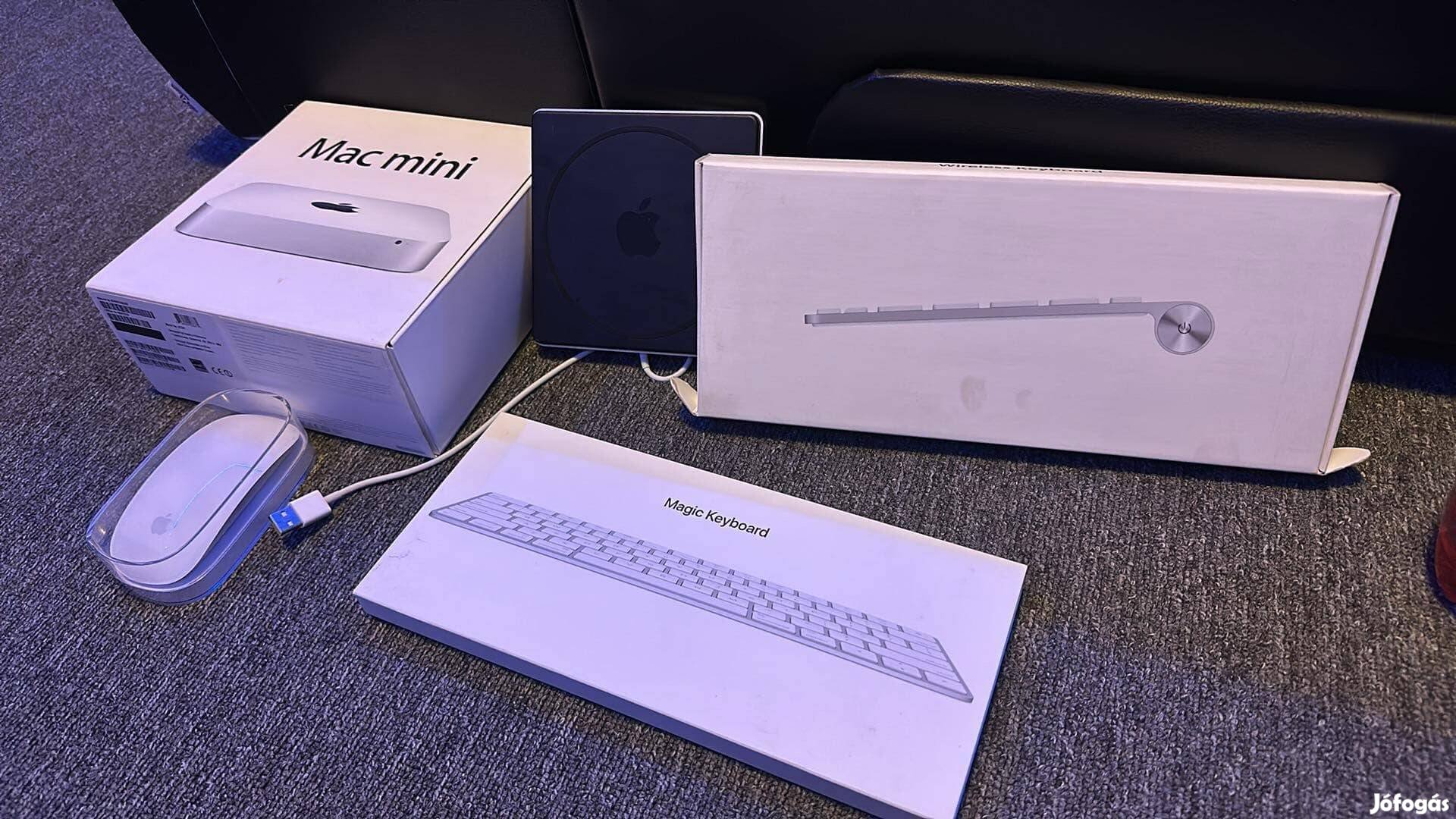 Apple Mac Mini + tartozékok.