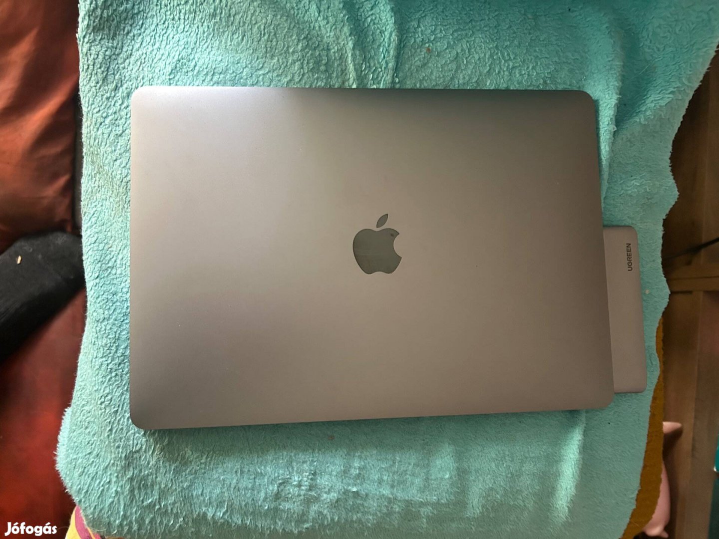 Apple Macbook Air 13 inch laptop 256 GB SSD