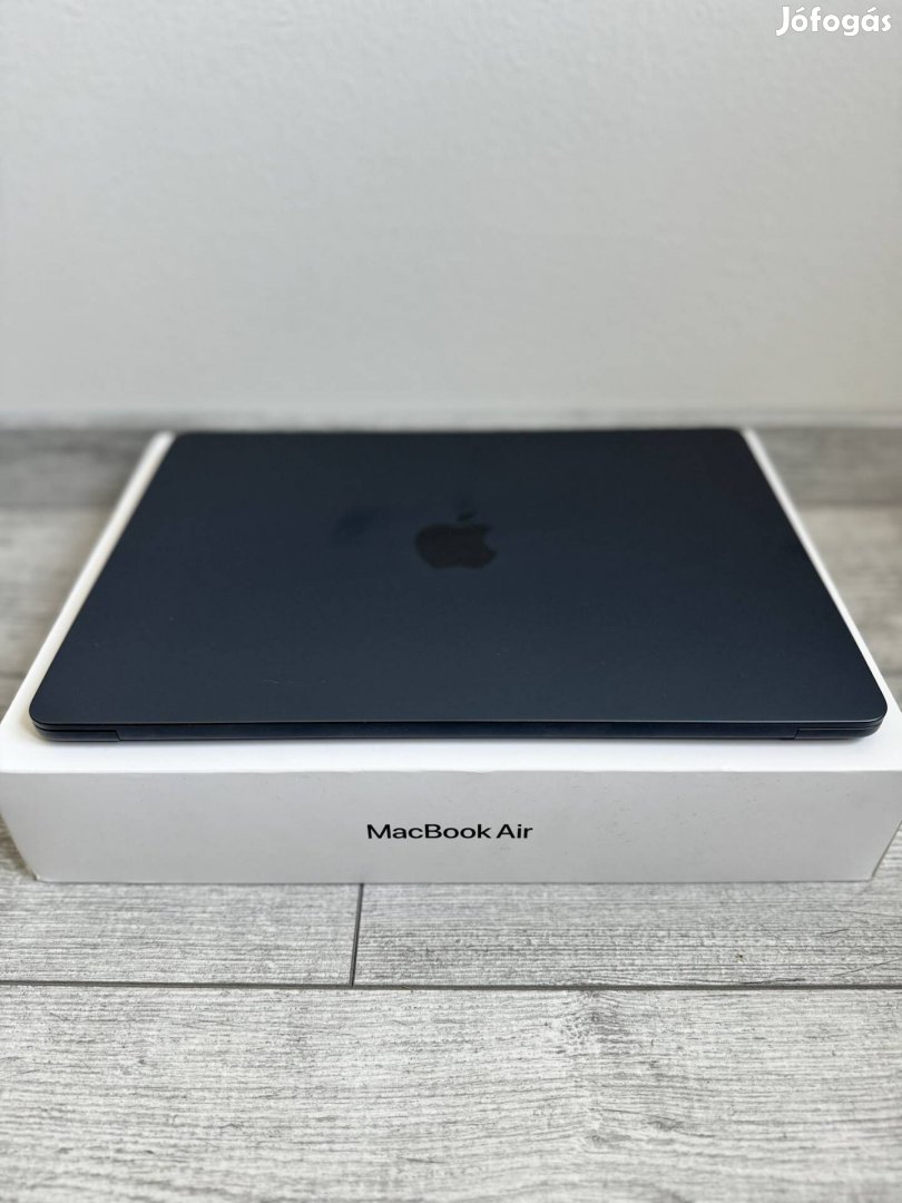 Apple Macbook Air M2 magyar/ midnight/ garanciális