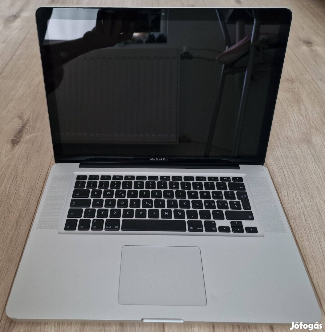 Apple Macbook Pro négymagos i7 2.2GHz 15.4" 2db videokártya hibákkal