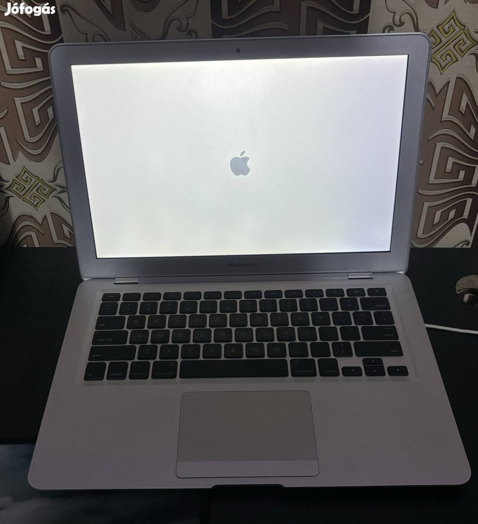 Apple Macbook air model a1237