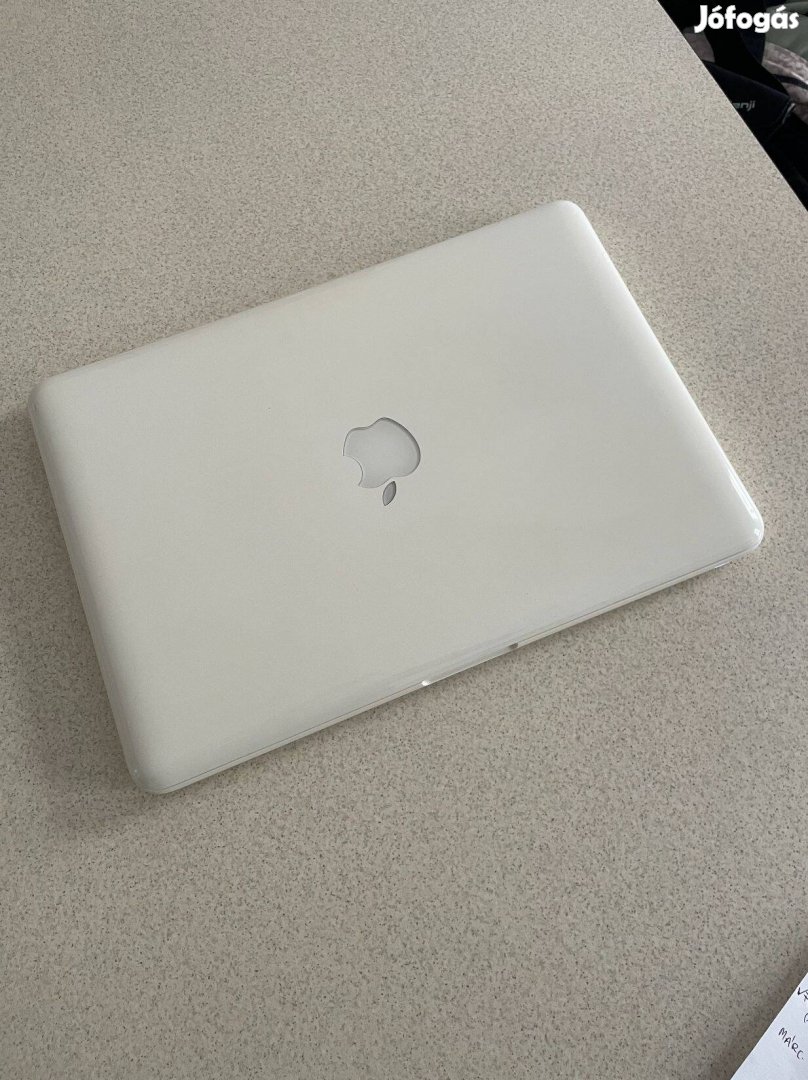 Apple Macbook white unibody 2010 laptop